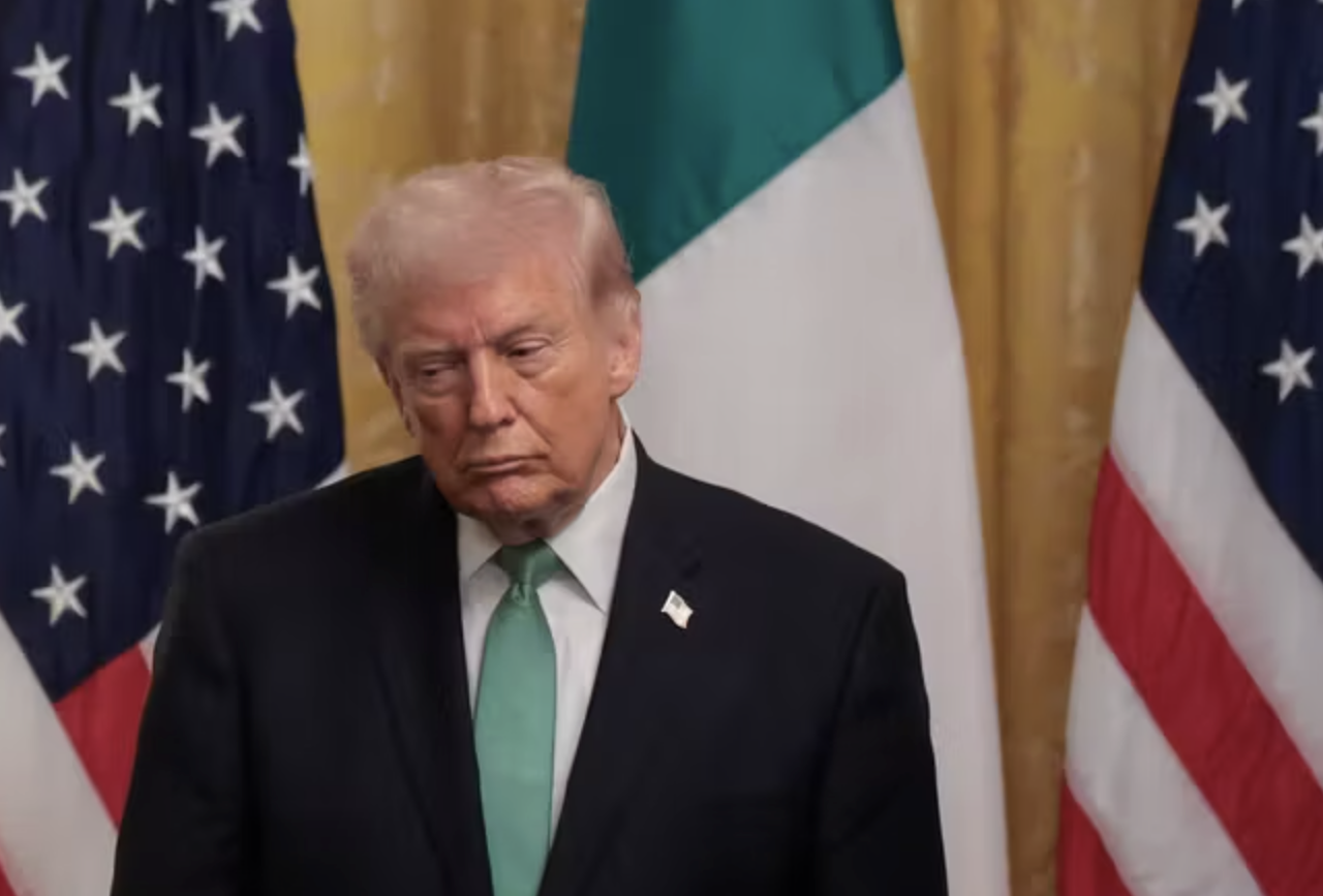 ترامب يعلّق ضربات ضد إيران ويمنح مهلة جديدة بعد 